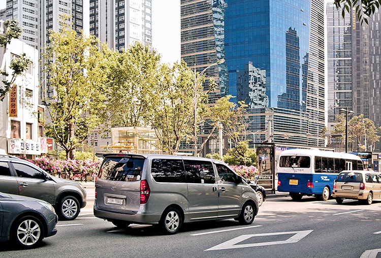 Modern automotive engineering: Lighter vehicle components reduce fuel consumption and carbon emissions. (Photo)