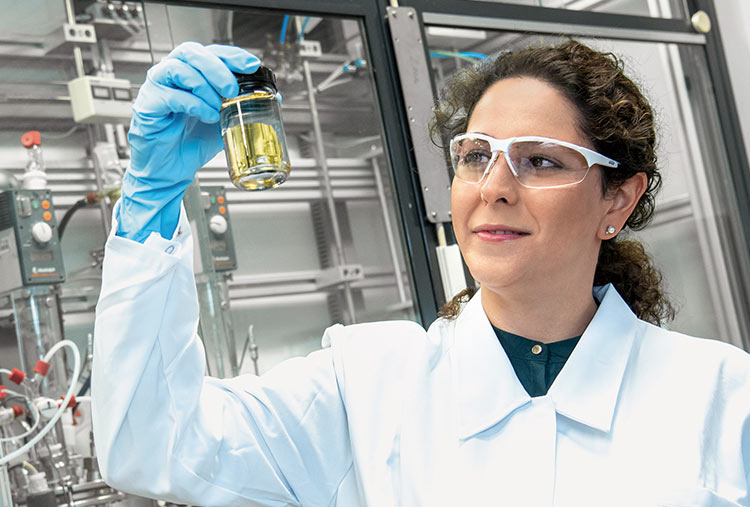 Binder: The acrylic resin Acrodur&reg; can be processed in a simple and especially environmentally friendly manner. (Photo)