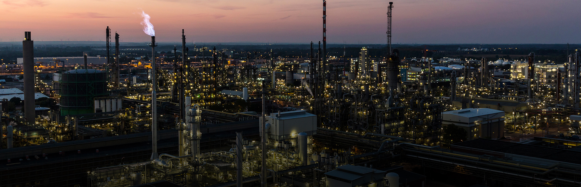 Verbundstandort Ludwigshafen bei Nacht (Foto)