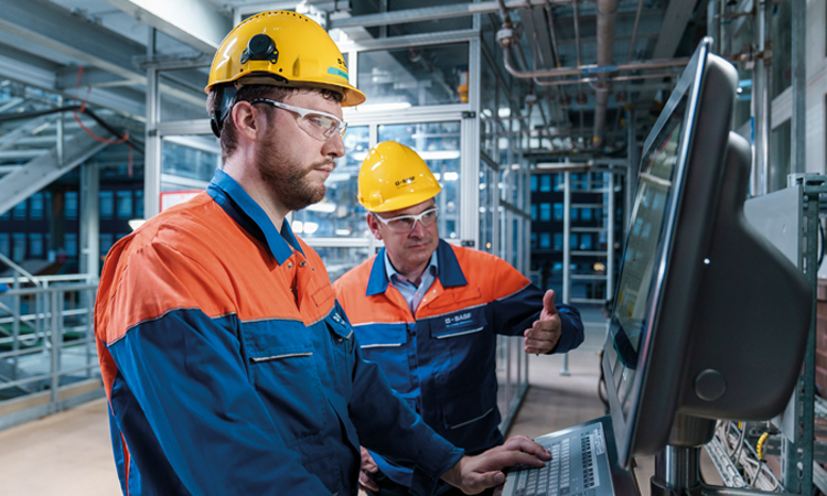 Two men working at a machine (photo)